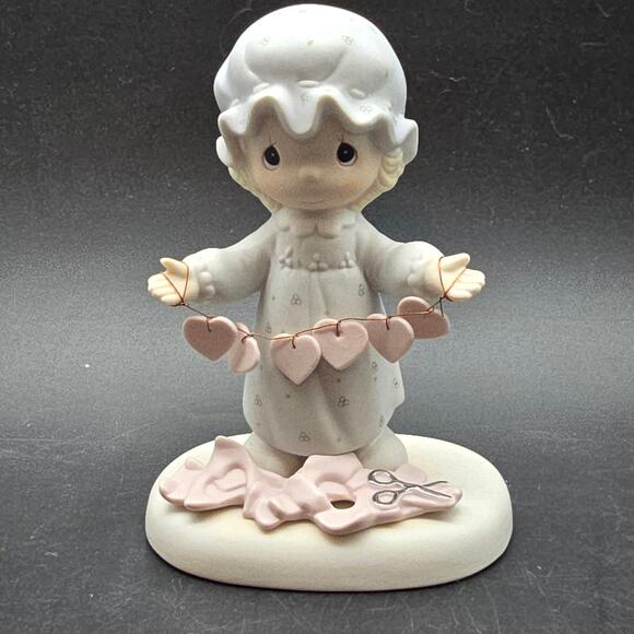 Precious Moments 19883 Girl with Heart Garland Figurine 1983 Touched Hearts - Picture 6 of 7